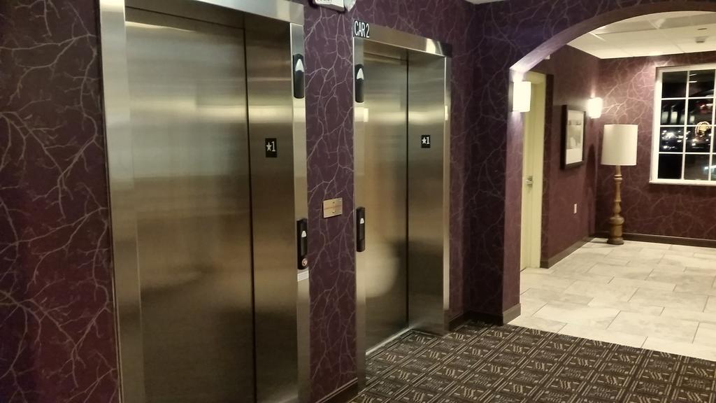 Wingate By Wyndham Elkins Hotel Екстериор снимка