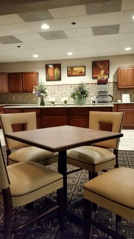 Wingate By Wyndham Elkins Hotel Екстериор снимка
