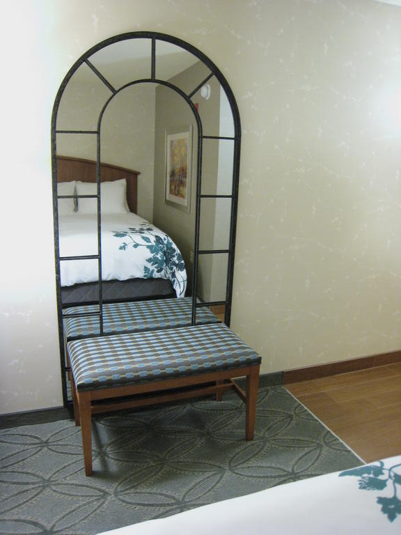 Wingate By Wyndham Elkins Hotel Стая снимка