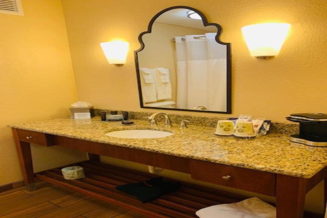 Wingate By Wyndham Elkins Hotel Екстериор снимка