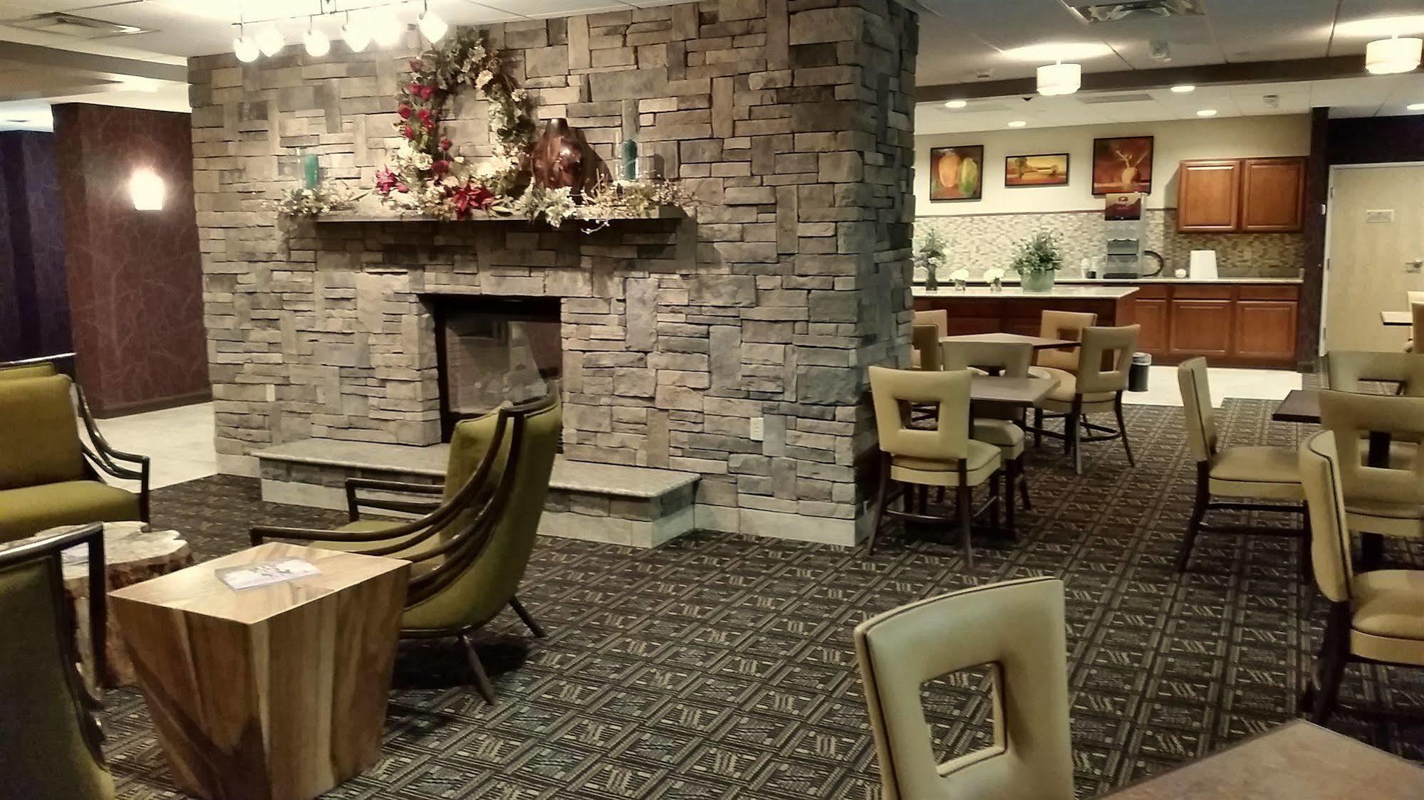 Wingate By Wyndham Elkins Hotel Екстериор снимка