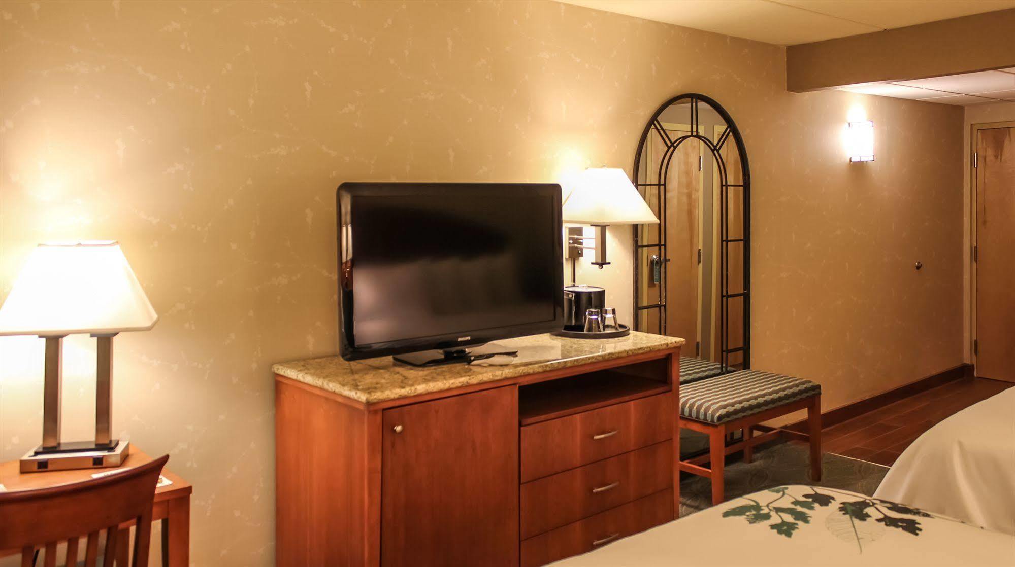 Wingate By Wyndham Elkins Hotel Екстериор снимка