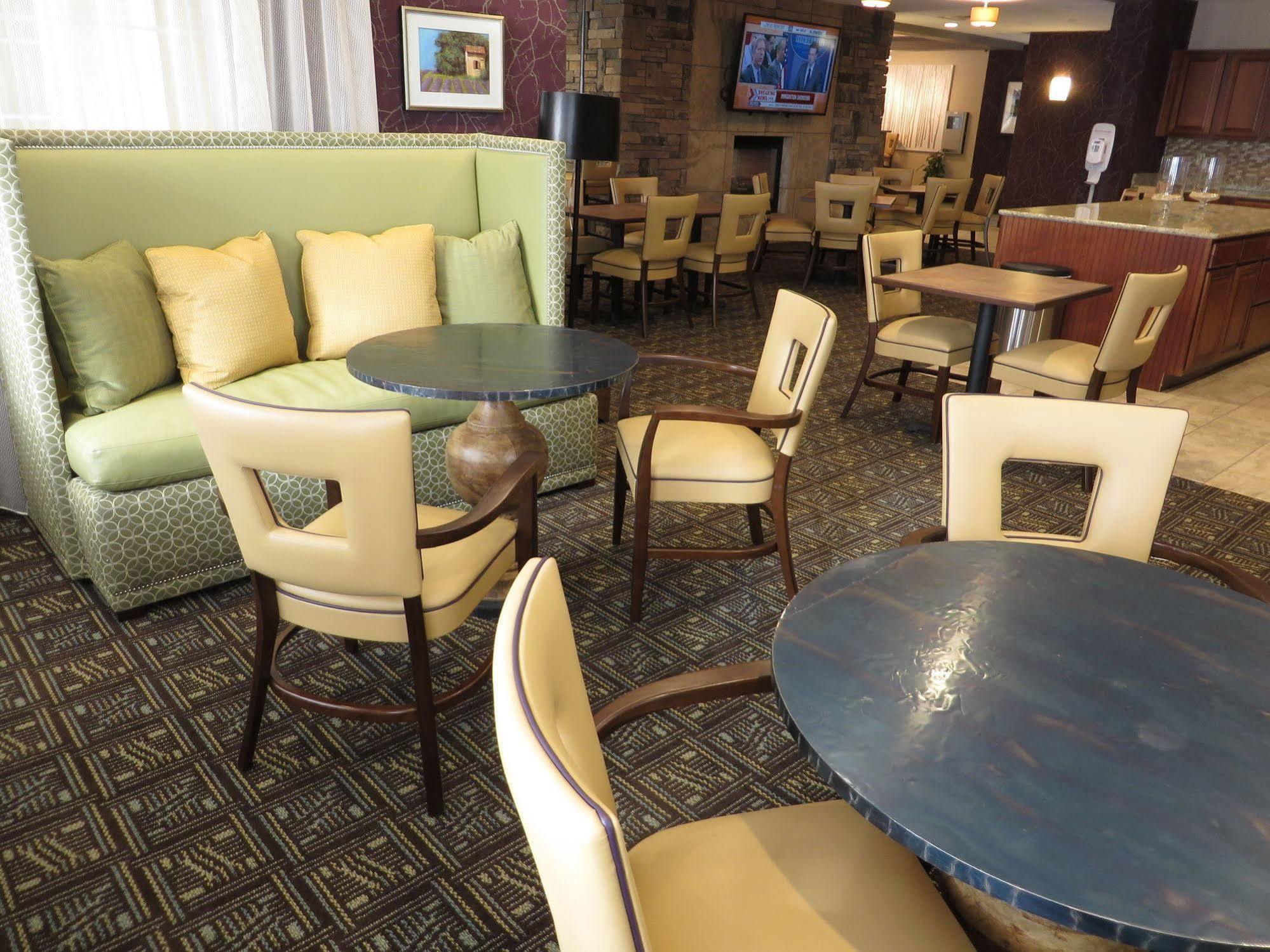 Wingate By Wyndham Elkins Hotel Екстериор снимка