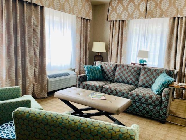 Wingate By Wyndham Elkins Hotel Екстериор снимка