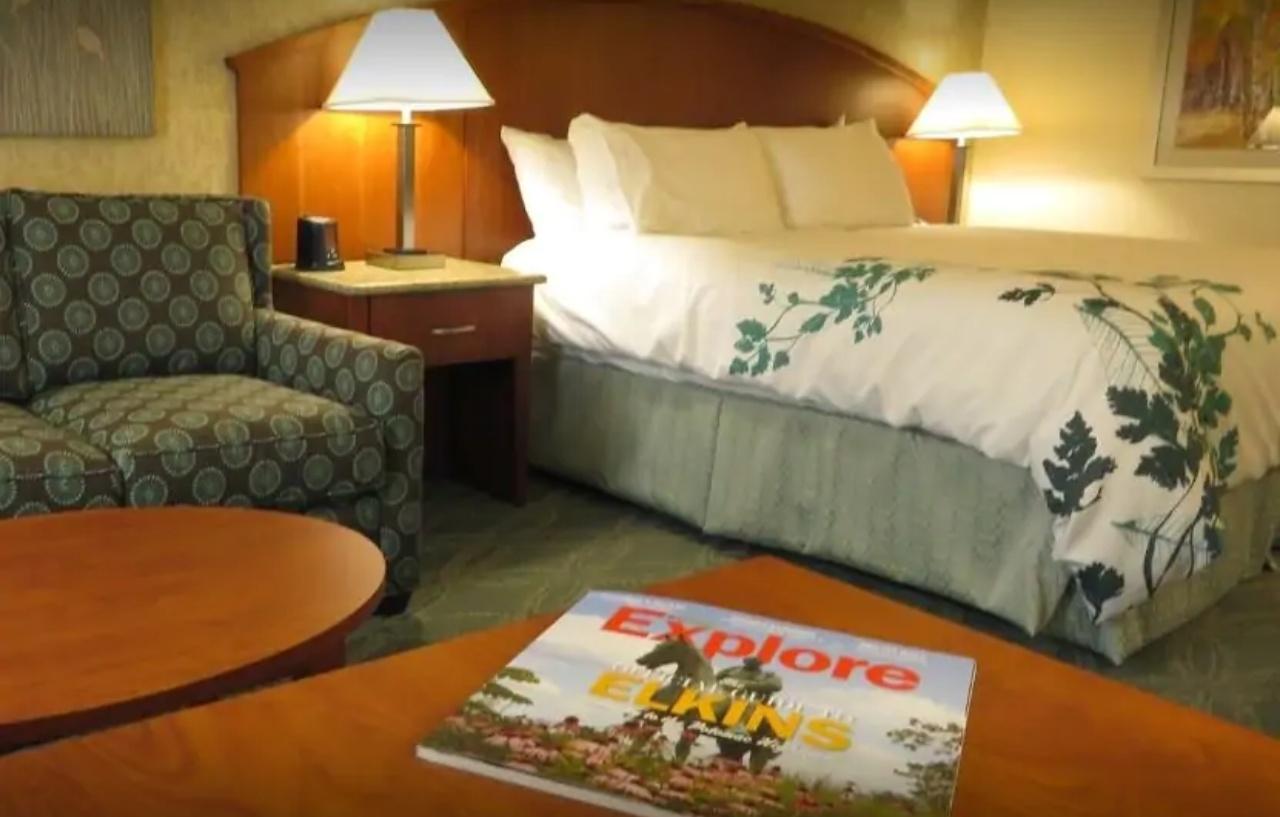 Wingate By Wyndham Elkins Hotel Екстериор снимка